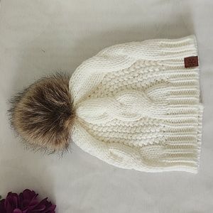 Gertex Ivory White Cable Knit Faux Fur Pom Pom Beanie Hat